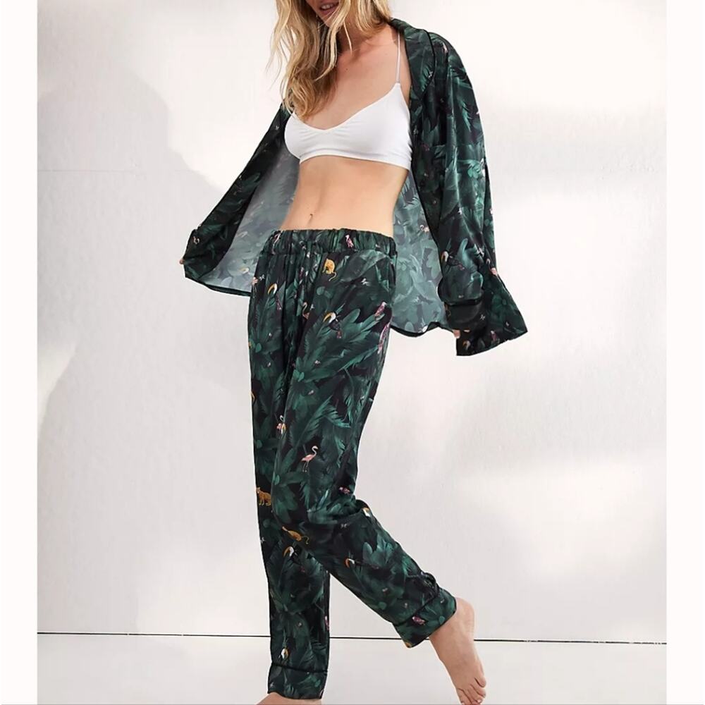 Plush Apparel Revolve Satin Pajama Set NWT Emerald Green Tropical Jungle Pants S - Picture 5 of 12
